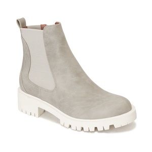 Beast Fashion Chelsea Lug Sole Boots - 7.5